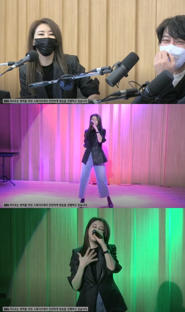 Kim Wan-sun flaunted her younger lookOn SBS Power FMs Doosh Escape TV Cultwo Show (hereinafter referred to as TV Cultwo Show), which aired on January 6, the original sexy diva Kim Wan-sun, who made a comeback with her new song Feeling appeared as a guest in the Special Live corner.Kim Tae-gyun, who faced Kim Wan-sun on the day, admired her appearance during her time, saying, Kim Wan-suns clock is flowing backwards.Hwang Chi-yeol also agreed, I met him in the Endless Masterpiece three or four years ago, but he was younger than that time. There is a secret. Kim Wan-sun shook his head.When asked about his current situation, Kim said, Everyone is Corona 19. In fact, Corona 19 has hit many singers. Suddenly, he became unemployed.So it was hard, but I wanted to make a new song (I came back to the new song). Kim Wan-sun took part in direct production of this album.