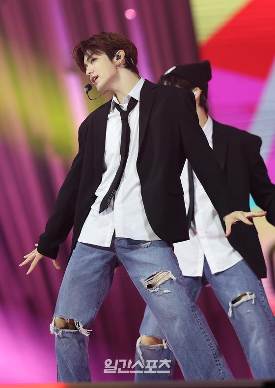 Singer TXT (TOMORROW X TOGETHER) Subin is performing a celebration performance after winning the main prize in the record category of the 36th Golden Disk Awards held at Gocheok Sky Dome in Guro-gu, Seoul on the afternoon of the 8th.The 36th Golden Disk Awards will be broadcast on JTBC, JTBC2, and JTBC4 and will be broadcast exclusively online on the seezn app and PC web page.2022.01.08The 36th Golden Disk Awards will be broadcast on JTBC, JTBC2, and JTBC4 and will be broadcast exclusively online on the seezn app and PC web page.2022.01.08