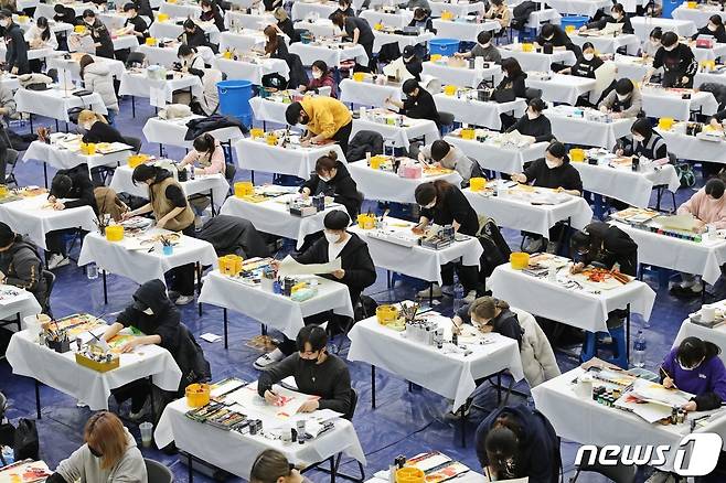 9일 서울 노원구 삼육대에서 2022학년도 정시모집 아트앤디자인학과 미술 실기고사가 진행되고 있다. (삼육대 제공)/뉴스1 © 뉴스1