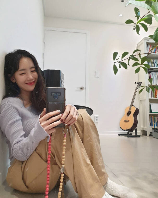 Singer Byul released a selfie.On the 9th, the Byul posted several photos on the SNS, saying, Every time you can take it, you have to take it. # Self # Today # My house # My house #The Byul in the picture boasts beauty while it seems to be getting younger.Meanwhile, the Byul is married to Haha in 2022, and has two sons and a daughter. She is currently appearing on TVN Mom is an Idol.