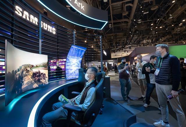 미국 테크 전문매체 테크 아이리스는 차세대 게이밍 전용 스크린인 '오디세이 아크'에 대해 "업무부터 게임까지 모든 것을 가능하게 해주는 새로운 스크린으로 압도적인 몰입 경험을 제공한다"고 호평했다. /삼성전자 제공