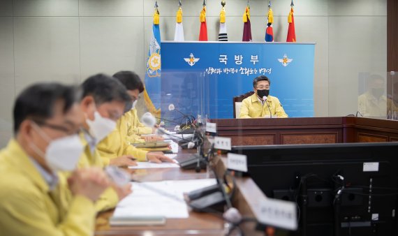 서욱 국방부 장관이 10일 오후 제16차 코로나19 전군 주요지휘관회의를 주재하고 있다. 사진=국방부 제공