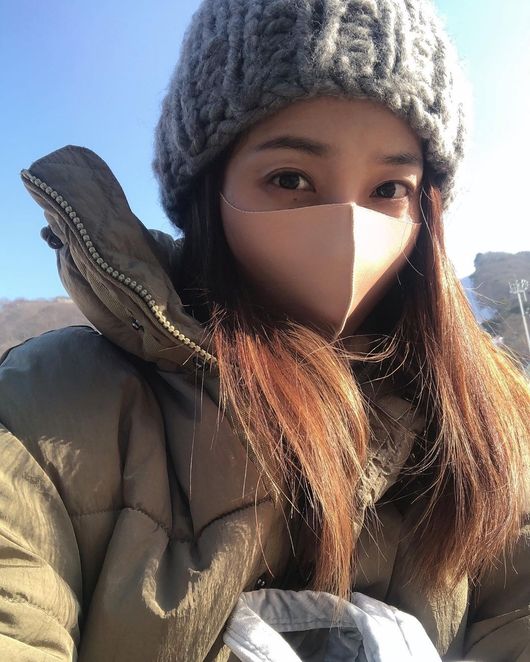 Actor Eugene showed a natural beauty without molding.Eugene posted a picture on his SNS on the 10th, saying, Winter blue sky. Old hand knit hat. One more color should be floated.In the photo, Eugene takes a selfie against the backdrop of the blue winter sky; in a knit hat that floats directly, Eugene showed a face so small that a mask remained.Especially Eugene, who was a beauty of nature without molding, was impressed by the beauty of Eugenes gold hands while her dark double eyelids were noticeable.Meanwhile, Eugene is married to Actor Ki Tae-young and has two daughters.