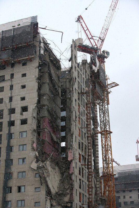 11일 오후 광주 서구 화정동에서 신축 공사 중인 고층아파트의 건물 일부가 무너져내렸다. 연합뉴스