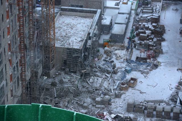 11일 오후 광주 서구 화정동에서 신축 공사 중인 고층아파트의 외벽이 무너져내렸다. 연합뉴스