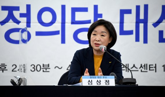 심상정 정의당 대선후보가 12일 서울 중구 프레스센터에서 열린 한국기자협회 초청토론회에서 패널들의 질문에 답하고 있다. 사진=뉴시스화상