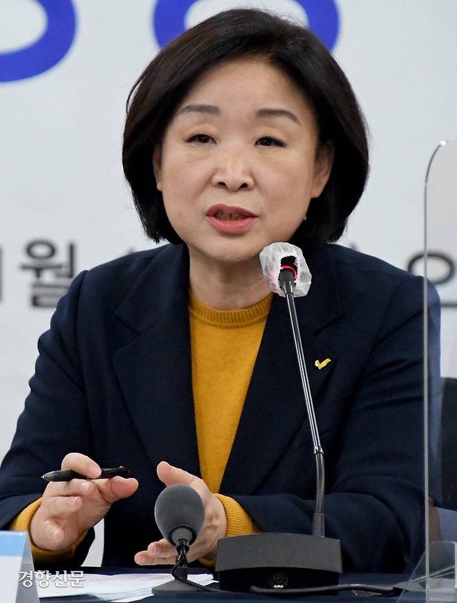 심상정 정의당 대선후보가 12일 서울 중구 프레스센터에서 열린 한국기자협회 초청토론회에서 패널들의 질문에 답하고 있다.국회사진기자단