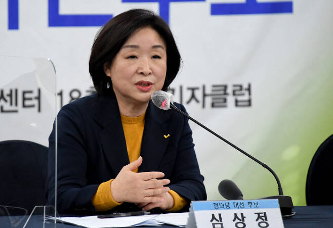 정의당 심상정 대선 후보가 12일 오후 서울 중구 한국프레스센터에서 열린 한국기자협회 초청 토론회에서 패널들의 질문에 답하고 있다. 국회사진기자단
