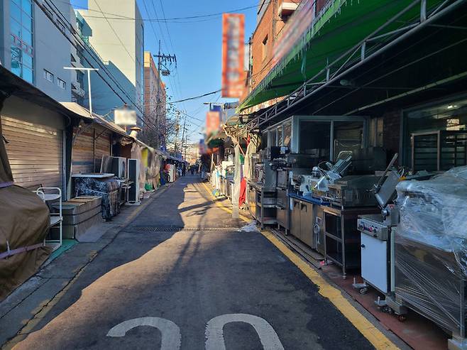 지난 11일 오전 서울 중구 황학동 주방용품 거리에는 인적이 드물었다.
