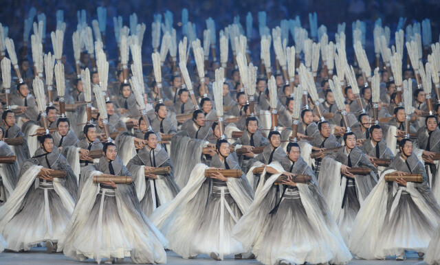 2008년 8월8일 베이징 국가티위창(냐오차오)에서 열린 베이징올림픽 개막식. 장이머우 감독이 연출한 개막 공연이 펼쳐졌다. 한겨레 자료사진