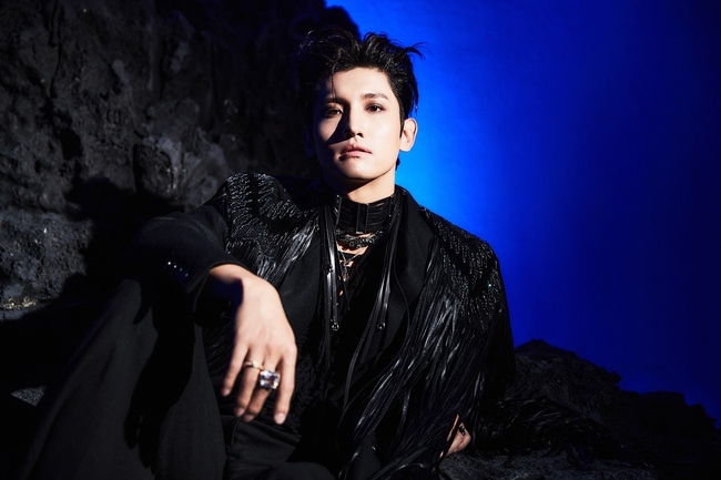TVXQ Changmin, who predicted a Dark transformation, will make a comeback with his new solo album Devil.Changmins second mini-album, Devil, will be released as a sound source on various music sites at 6 p.m. on Jan. 13. It can also be seen on music.The title song Devil is a remake of the song of the same name released by Swedish artist and producer Alex Runo in 2021.The magnificent and heavy sound and Changmins explosive singing power combine to create an overwhelming atmosphere.Changmins own lyrics contain a strong will to move forward without bowing to the whisper of the devil even in a difficult reality.In addition, Alien (Alien), written by Changmin, is a medium pop dance song that expresses love at first sight, compared to aliens who first encountered in a mysterious universe.Dirty Dancing (Dirty Dancing), an easy-leaning pop song with dreamy mood and soft voice, which is a Latin pop dance genre that attracts Changmins husky and sexy tone, also catches the ear.In addition, there are six songs that can meet Changmins colorful vocal charm and music colors, including Maniac (Maniac) in a humorous atmosphere released as a promotional video, and Fever (Fever), which introduced SMTOWN LIVE 2022: SMCU stage.Changmin will perform live Devil Countdown Live (Devil Countdown Live) to commemorate the release of his new solo album through YouTube TVXQ channel from 5 pm on the 13th, prior to the release of the sound source.It is expected to be of high interest because it plans to communicate with fans by telling various stories related to the new album.
