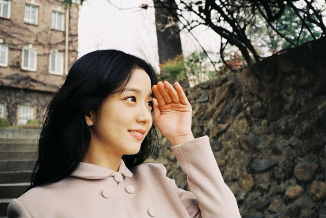 Group BLACKPINK JiSoo recalled memories of strengthening the snow.JiSoo posted a photo on his SNS on the 13th, saying, It is open house day school.In the photo, JiSoo is taking pictures during a break during the Snow Strengthening shoot; JiSoo, who styled a female college student in the 1980s, recalled memories on the set.JiSoo melted perfectly into the station with Joo Eun-young, a magazine cover model of beauty and pose that created a refreshing charm, and the air of freshness attracts attention.On the other hand, JiSoo is in the role of Joo Eun-young in JTBCs Saturday drama Snowdrop.