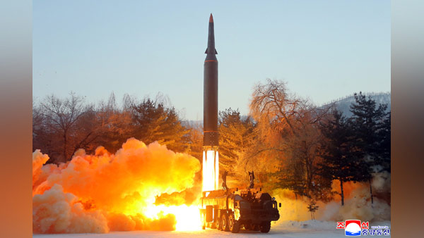 지난 5일 북한이 시험발사한 극초음속미사일