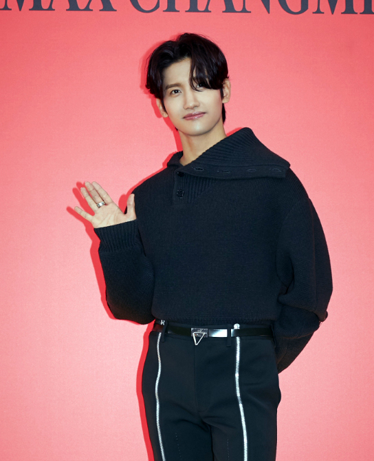 Max Changmin at the online press conference for his recent EP ″Devil″ [ILGAN SPORTS]