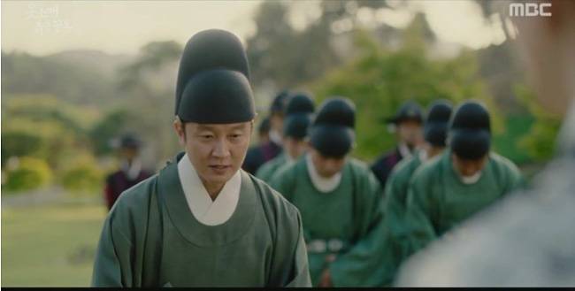 MBC 드라마 ‘옷소매 붉은 끝동’중 한 장면.