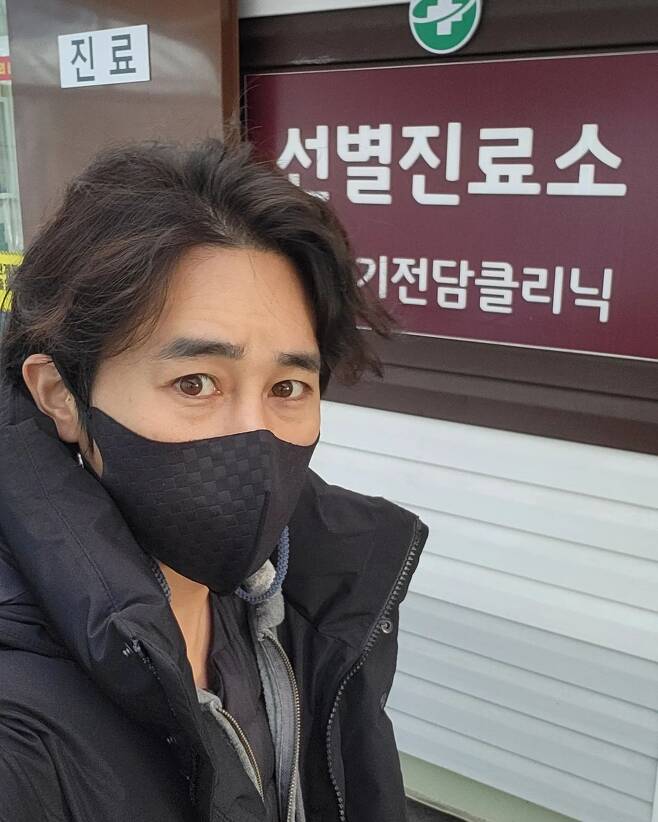 Jung Tae-woo posted a picture on his 14th day with his article Im sorry I stabbed you frequently. Just endure until this year ~ # Corona Screening Clinic.In the open photo, Jung Tae-woo is leaving a certification shot in front of a screening clinic. Jung Tae-woo has been steadily receiving Corona 19 tests.On the other hand, Jung Tae-woo is married to his crew wife Jang In-hee in 2009 and has two sons. He is appearing on KBS 1TV Taejong Lee Bangwon.Photograph: Jung Tae-u Instagram