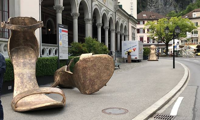 바트라가츠는 스위스 동부에 위치한 작은 마을로 3년에 한번 야외 조각 전시회가 열린다. 거리 곳곳 멋진 조각품들이 눈길을 끈다.