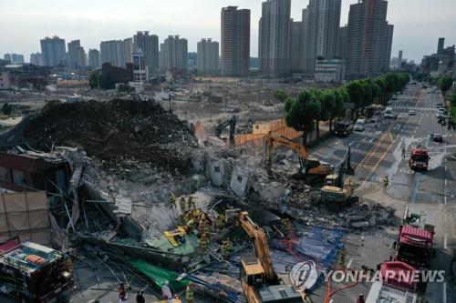 광주 동구 학동4구역 재개발 철거 건물 붕괴 현장 구조작업 [연합뉴스 자료사진]