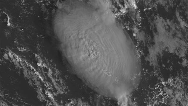 미국 국립해양대기국(NOAA)이 남태평양 통가 근처 화산 분출 위성영상을 16일(현지시각) 공개했다. /미국 국립해양대기국 영상 캡처