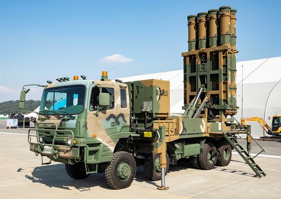 방위사업청이 UAE에 중거리 지대공 미사일 '천궁-II' 발사대를 수출한다고 17일 밝혔다. 사진은 천궁 발사대. 연합뉴스