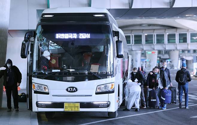 인천공항 외국인 입국자 격리를 위한 버스