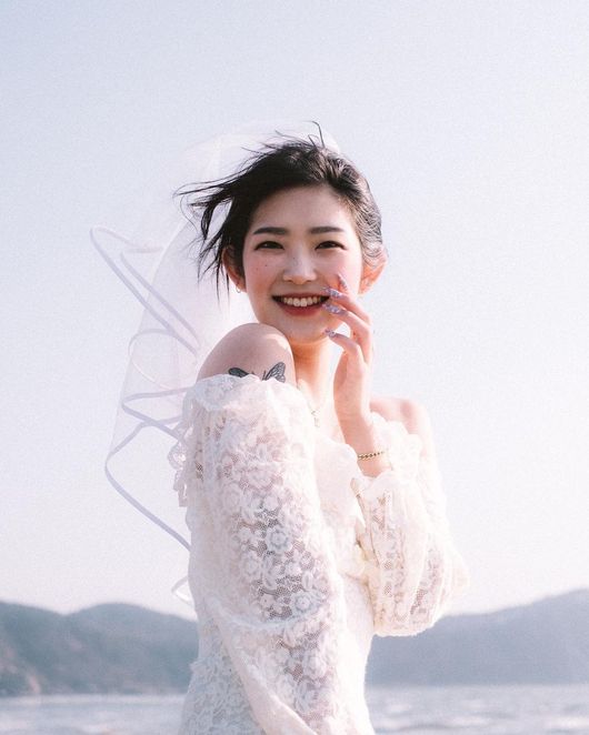 A photo posted by Choi Joon-Hee, the daughter of actor Choi Jin-sil, caused Missunderstood, which was engulfed in the wedding rumors as she released a photo of her wedding dress following her boyfriends release.Choi Joon-Hee himself came to the top and explained.Choi Joon-Hee wrote on her social media on Thursday, This is not a wedding picture. Im not married this time.Its a valuable concept that I picked after my troubles with you. Please . stop it.After capturing some articles on the SNS story, he said, What wedding picture is it? You are ridiculous people. Snap Inc.It has nothing to do with her boyfriend and marriage. The photo captured by Choi Joon-Hee contains an article on his SNS photo, which attracts attention because it contains words such as boyfriend and wedding pictorial.Choi Joon-Hee, who became an adult when she turned 20 this year.Choi Joon-Hee, the daughter of the late Choi Jin-sil and the late Cho Sung-min, was saddened by the fact that both mother and father left the world at a young age.Especially, it was reported that he suffered from the autoimmune disease, Loops, and added to his sadness.Choi Joon-Hee, who has regained his health since then, started communicating with SNS activities actively.Choi Joon-Hee said that he had increased his weight to 96kg due to steroid side effects caused by the disease, but he lost 52kg and lost it. If you say I molded it, I did it.Im going to have a nose job, though. I broke my nose while playing soccer.There is no plan for actor activity, but I am going to do YouTube. Recently, I became a hot topic to announce that I signed a publishing contract to debut as a writer.Choi Joon-Hee is also gathering topics every day with visuals reminiscent of mother Choi Jin-sil.Not only visuals, but also 40kg or more, and then the exposed costumes such as see-through dresses were boldly digested.Choi Joon-Hee, who collects topics every day, corrected Misunderstood about himself.It was Misunderstood, which was caused by the release of her boyfriend and the Snap Inc. photo shoot.Choi Joon-Hee said, It is a stop-it and said, It has nothing to do with my boyfriend and marriage.In particular, Choi Joon-Hee appealed to a netizens comment, Stop the article!Meanwhile, Choi Joon-Hee recently signed a publishing contract for her authors debut and is being asked by followers to start YouTube on social media.