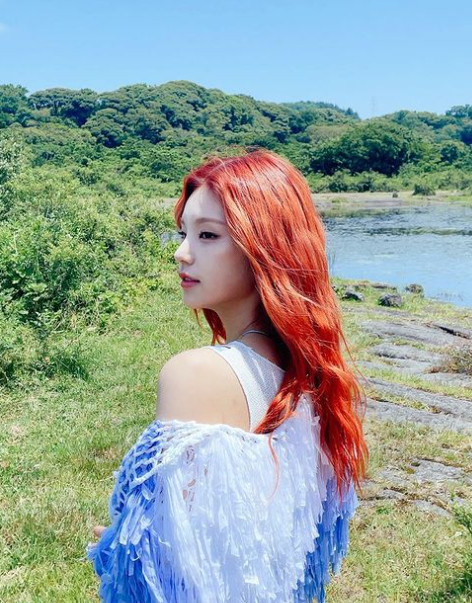 Group ITZY Yezi has unveiled a red-haired dye reminiscent of The Little Mermaid.On the 17th, ITZYs official Instagram account posted several photos without any phrases. Yezi in the public photos showed a refreshing beauty by matching cardigans with croppies and light blue bole.Especially, the intense red hair contrasted with Yezis light blue clothes attracted attention.The netizens who watched the photo praised Yezis beauty by leaving comments such as Its like the Little Mermaid and Yezi Sharala Hane.Meanwhile, ITZY, which has achieved remarkable achievements in various global platforms last year and has firmly established its position as the K Pop 4th Generation Girl Group, will play a big role in the new year and expand its global influence.The first step will be to hold an official fan meeting ITZY the First Fan Meeting ITZY Trust, Lets fly! at 5 pm on February 19 at Yes24 Live Hall in Gwangjin-gu, Seoul.Photos  ITZY Official SNS Capture