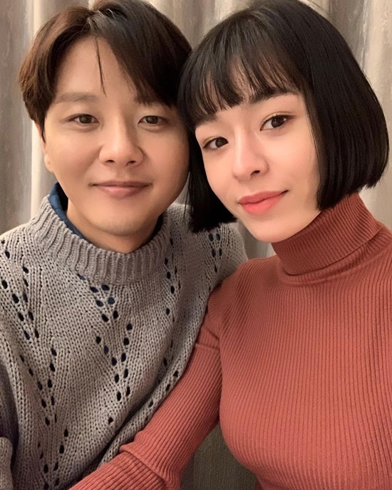Monica wrote a lengthy note on her Instagram account on Wednesday, saying, The 1000th anniversary episode is a big release.The photo shows Monica and Kim Hyunsung, who are both leaning on each other and making shoulder movements.Monica said, I went to a local karaoke room with a beer for the first Chuseok holiday together.I remember the memories of a straight and innocent engineering college student and a freshman couple st. male and female, Heaven, Hope, understand, dreamy (my Passion song), killer and pop song songs. I met him in Izakaya on the day I decided to go to the bathroom for a while.Did I miss what I was trying to send to another woman? I wanted to. I beat my legs.I asked Careful after half a year and said that it was right to send me. Every holiday, I come to my house and have a friend who is my mothers drink. My mother is a little fun, tough and talkative.When I was a father college student, I always called home and played with me.Originally, it is a really cool mother, but I always have to go a little more. Monica and Kim Hyunsung have been in love for three years after overcoming the 13-year-old car.The 1000 Day Celebration Episode Great Emission (Ill write in half for fun)I went to a local karaoke room with a beer and a second one on the first Chuseok holiday together.A straight and innocent engineering college student and a freshman couple st. Boys and Girls, Heaven, Hope, understand, dreamy (my Passion song), killer and pop song songs.Listen to each other without a break. And honest applause. Overtime. Three hours of service. It was weird.I cant believe I went to karaoke with Singer Kim Hyunsung.When I looked at the swoop, my brother was so angry that I danced a strange pelvic dance.I was so funny that I laughed and laughed, and when I said, I do not dance so well, I was really hurt by the moment.I thought they had never had an active date, so I wanted to type a canoe at Songdo Park (which we had really excited about on our standards).What are you like like children? I like myself more with a smile on my face.I met him in some Izakaya the day I decided to date him. I went to the bathroom for a while.Id like to. Im going to beat the stones. I cant come back and talk about katok. Half a year later, Careful asked me.Every holiday, I come to my house and have a drinking friend.My mother is a little fun, tough, and talkative, but I accept it ... When I was at Father University, I always called my college students home and played with me.I am a really cool mother, but I always feel sorry for a little more.Photo: Monica Instagram