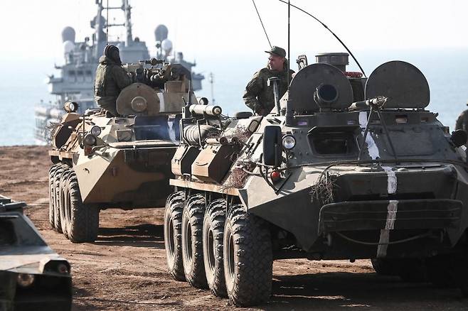 러시아 군대가 우크라이나 접경지대로 이동하고 있다./사진=블룸버그