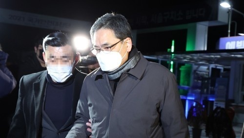 국민의힘 출신 곽상도 전 의원이 지난해 12월2일 새벽 구속영장이 기각되자 서울구치소에서 나와 귀가하고 있다. 연합뉴스