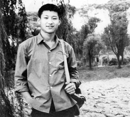시진핑의 1970년대 초 산시성 옌촨현 하방 시절의 모습. /바이두