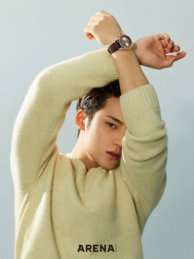 Mingyu revealed the charm of reversal through the concept of mature masculine beauty and refreshing boy beauty in the February issue of the fashion magazine Arena, which was released on the 19th.The power to maintain the passion of the new person since his debut in 2015 is by far the love of the fan club Carat.Mingyu said, What we do is not set in numbers.I feel the academic achievement in the love of the carat (fan club name), and I have no end to greed. He expressed his affection for the fans and expressed his joy of releasing the full energy into creative activities and his dream of a world around the world.In this way, the interview with the picture that can feel the charm of the reverse of the Seventeen Mingyu and the honest heart can be found in the February issue of Arena and the website.