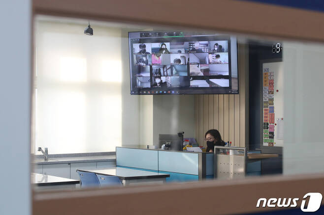 서울의 한 중학교에서 원격수업이 진행되고 있다. 2021.12.20/뉴스1 © News1 박정호 기자