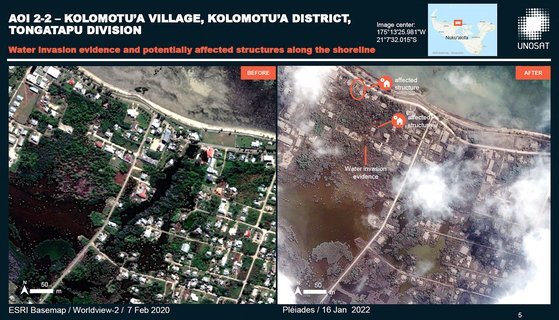 국제연합훈련연구기구(UNITAR)가 공개한 위성사진. 2020년 2월 7일 통가 모습(왼쪽)과 2022년 1월 16일(오른쪽) 모습. 화산재로 흑백사진이 됐다. [AFP=연합뉴스]