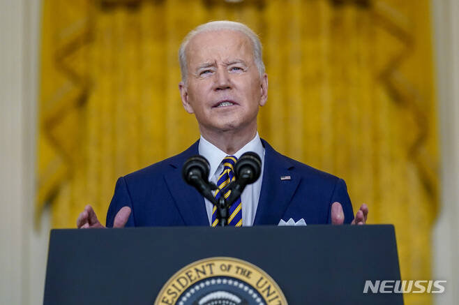 [워싱턴=AP/뉴시스]조 바이든 미국 대통령이 19일(현지시간) 백악관에서 기자회견을 하고 있다. 2022.01.19.