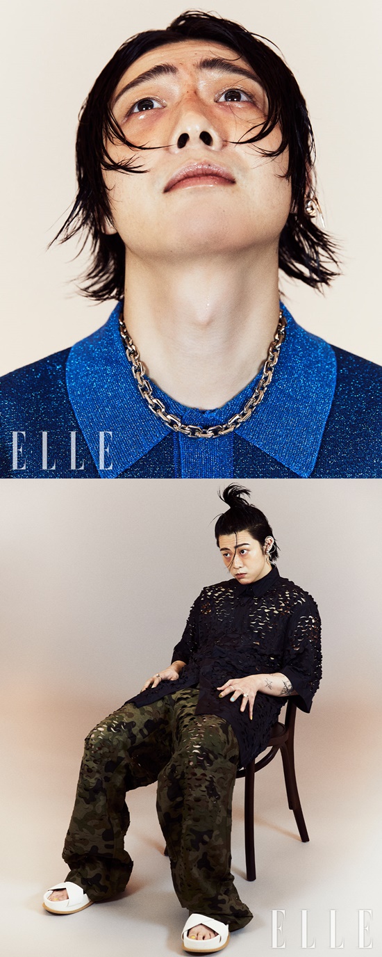 Fashion magazine Elle released a picture with Giriboy on the 21st.This picture focused on Giriboys emotional expression and focused on putting Giriboys innocent and artistic aspect.Giriboy, who recently announced that he was taking acting classes, showed a variety of expressions because he was completely immersed in the concept of the picture.In an interview that took place on the set, Giriboy also released a behind-the-scenes story about the song Snowy Day released on the 14th.When asked about the new song, Giriboy replied, I wanted to make songs like dynamic duo and Epik High songs that I had admired before. He expressed his desire to be able to enjoy this song together in the karaoke room.Giriboy, who is preparing for his 10th album, said, After 11 years of his first album, I wanted to include what I have been through in music these days. 2022 is the year I thought special for a long time.Giriboys interviews with the pictorials can be found in the February issue of Elle and on the website.Photo: Elle
