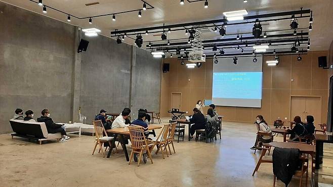 농협 쌀 창고가 변신한 카페 몽도래.