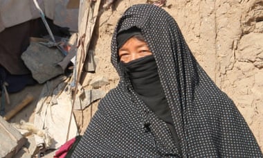 두 딸을 판 것도 모자라 자신의 신장까지 불법 매매한 아프가니스탄의 50세 여성. 그녀는 수술 후 건강이 매우 악화됐지만, 자식이 굶주리고 아픈 것을 보진 못한다며 불법 장기 매매를 결정했다.