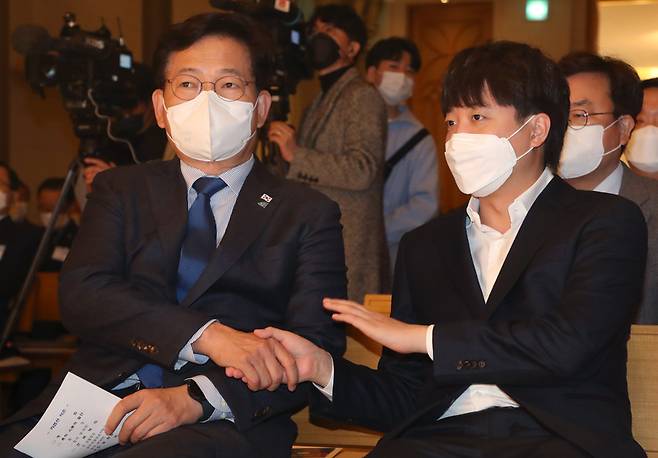 (왼쪽부터) 송영길 더불어민주당 대표, 이준석 국민의힘 대표 / 사진=국회사진기자단