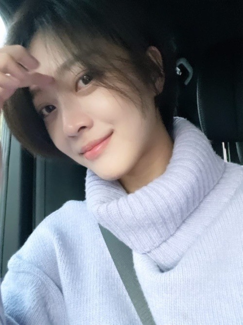 Jo Bo-ah posted a photo on Instagram on Saturday with the caption: Sak-tuk.In the photo Jo Bo-ah takes a selfie in the car, with a Short Cuts hairstyle visible.The netizens who watched this responded Short Cuts also fit well and What are not pretty?Jo Bo-ah chose TVN New Moonhwa Drama military prosecutor Doberman as his next work.The Military Prosecutor Doberman is a story about Dobaeman (Mr. Security), who became a military prosecutor for money, and Cho Woo-in (Mr. Bo-ah), who became a military prosecutor for revenge, meeting to break down the black and rotten evil within Army and grow into a real military prosecutor.