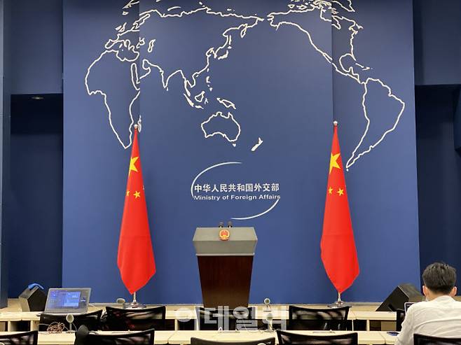 중국 외교부 브리핑룸. 사진=신정은 기자