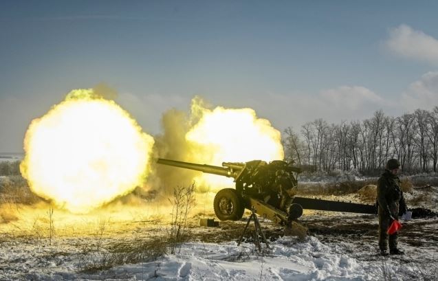 우크라이나 접경지역서 곡사포 훈련하는 러시아군 / 사진=연합뉴스