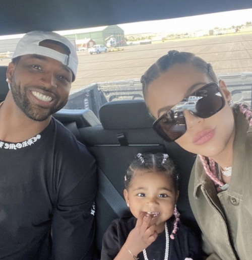 NBA star Tristan Thompson, 30, has been involved in another scandal after having an affair with her son and becoming involved in controversy.Page Sixs report on Wednesday showed Thompson recently hanging out with a woman at a bar in Milwaukee, the United States.A netizen at the bar then videoed it: a mysterious brown-haired woman in black sits on Thompsons lap and shares a touch.The netizen posted it on the SNS and wrote, I saw it with my own eyes.In addition, using the hashtag #khloekardashian, it was written in the caption Do not respect garbage.Model Chloe Kardashian had an affair with his ex-GFriend; Thompson had an affair with personal trainer Marley Nichols while she was dating Kardashian, and Nichols had a son a few months ago.The sea, which was confirmed as a paternity in court.The netizen also said Thompson was angry at the people at the bar filming him and demanded no taking.On the other hand, Thompson, who went to the paternity lawsuit and confirmed that the child that Nichols gave birth to was his blood, told Kardashian through SNSF, You should not be humiliated by the pain and humiliation of the heart I caused you.I admire and love you most. I dont care what you think. Again, Im so sorry.Meanwhile, Kardashian told Page Six through an aide when Thompson was harshly criticized by the public: Chloe is a great mother and wants her daughter to have a good relationship with her father.Thats why Chloe wont fight Tristan or block him from his family, said the two, with Tru, who is three years old.Thompson, meanwhile, also has a five-year-old son, Prince, with his ex-GFriend Jordan Craig.SNS