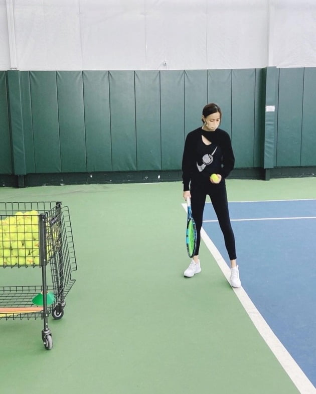Actor Son Tae-young enjoyed tennis.Son Tae-young left a photo on his Instagram account on Friday with a hashtag called #tennis.In the photo, Son Tae-young plays tennis at an indoor tennis court, digesting leggings in a lean figure, reminiscent of a pictorial. The sophisticated and elegant atmosphere attracts attention.Son Tae-young married actor Kwon Sang-woo in 2008 and has a son born in 2009 and a daughter born in 2015.It is reported that United States of America is staying in New York.