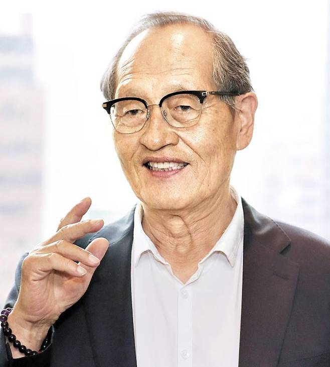 인보길 뉴데일리 회장은 “이승만 대통령은 1952년부터 3년간 자유민주주의 직선제, 한미동맹, 자유시장경제 등 해마다 한 가지씩 대한민국 지붕 아래 기둥과 서까래를 바꾸고 철벽 담장까지 둘러쳤다"며 "그는 대한민국 국가 건설의 아버지"라고 말했다./조선일보DB