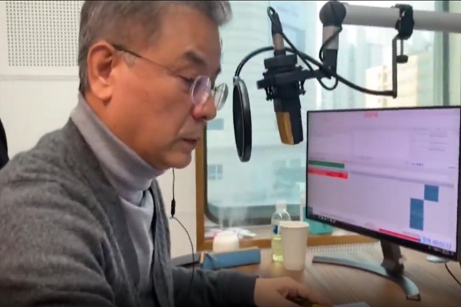 배우 강석우 씨는 마지막 라디오 방송을 영상으로 기록했다. / 사진 = 강석우 SNS