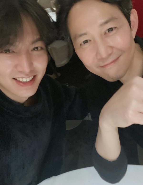 Lee Jung-jae revealed on his official SNS on the afternoon of the 29th that he was laughing with Lee Min-ho, saying pachinko coming on March.Apple TV + drama Pachinko starring Lee Min-ho is scheduled to be released on March 25.Global fans responded to the meeting between Lee Jung-jae and Lee Min-ho as warm.Lee Jung-jae has also made headlines for releasing photos with BTS members.Meanwhile, Lee Jung-jae caught the attention of the world with the Netflix drama squid game last year.In addition, squid game season 2 production is confirmed and it is raising the expectation of fans around the world.