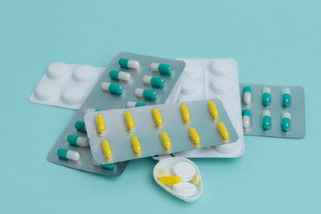 편의점에서 약을 구매·복용할 때는 성분과 주의사항을 꼼꼼히 살펴야 한다./사진=게티이미지뱅크