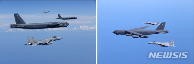 【서울=뉴시스】미군 전략폭격기 B-52(오른쪽)와 일본 F-15 전투기가 지난 27일 우리 영해 밖 동해 상공에서 공동훈련을 실시하고 있다. 훈련에는 B-52전력폭격기 2대와 F-15 전투기 6대가 동원됐다. (사진출처: 일본항공자위대 홈페이지 캡처) 2018.07.28.
