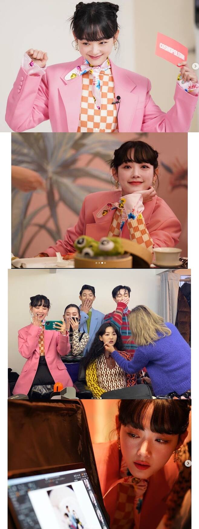 Seoul = = Actor Lee Yoo-Mi showed off her new charm.Lee Yoo-Mi posted photos taken at the photo shoot site on Instagram on the 2nd.Lee Yoo-Mi in the photo showed off her cute charm with pink suit and juicy makeup.In addition, My school now shooting the picture together with the actor Park Ji-hoo Joy Hyun Romon Yoon Chan-young took the same pose and conveyed the atmosphere of cheerfulness.Lee Yoo-Mi played the role of anger-inducing character in the Netflix drama My School Now released on January 28th.My school now is popular, including the top of the Netflix world chart in a day of release.